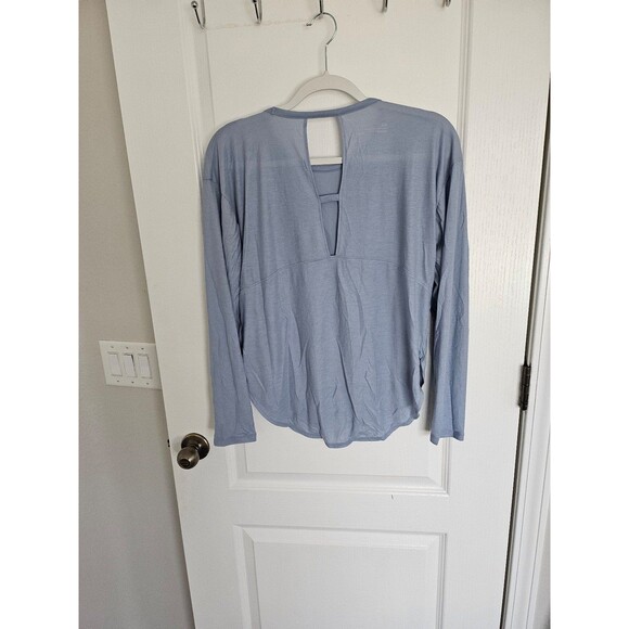 Under armor long sleeve exercise top - Picture 3 of 3